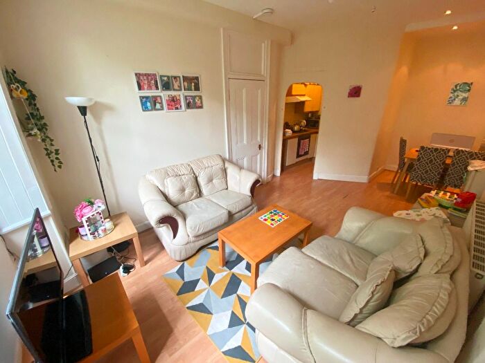 1 Bedroom Flat To Rent In Gibson Terrace, Fountainbridge, Edinburgh, EH11