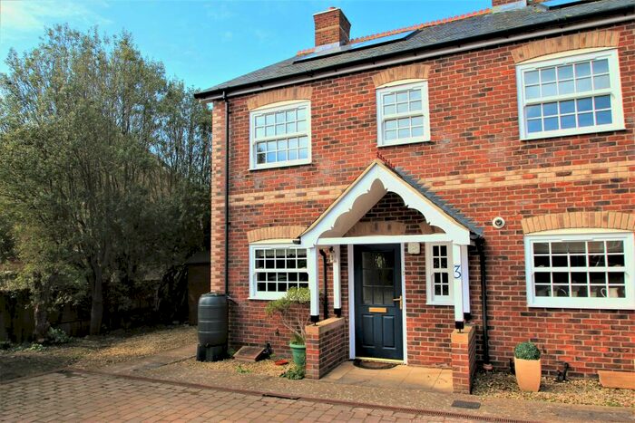 3 Bedroom End Of Terrace House To Rent In Freshwater, Isle Of Wight, PO40