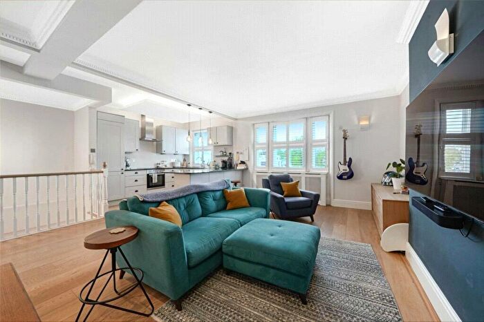 3 Bedroom Apartment To Rent In King Henrys Road, Primrose Hill, London, NW3
