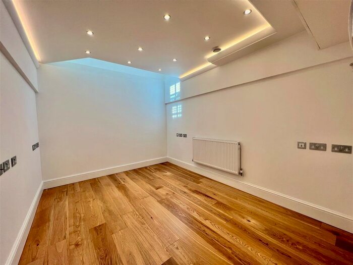 2 Bedroom Mews To Rent In Railey Mews, London, NW5
