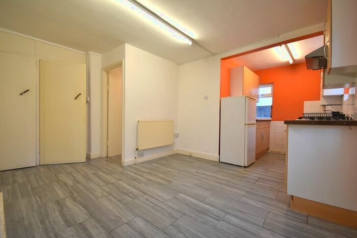 1 Bedroom Flat To Rent In Norfolk Road, Colliers Wood, London, SW19