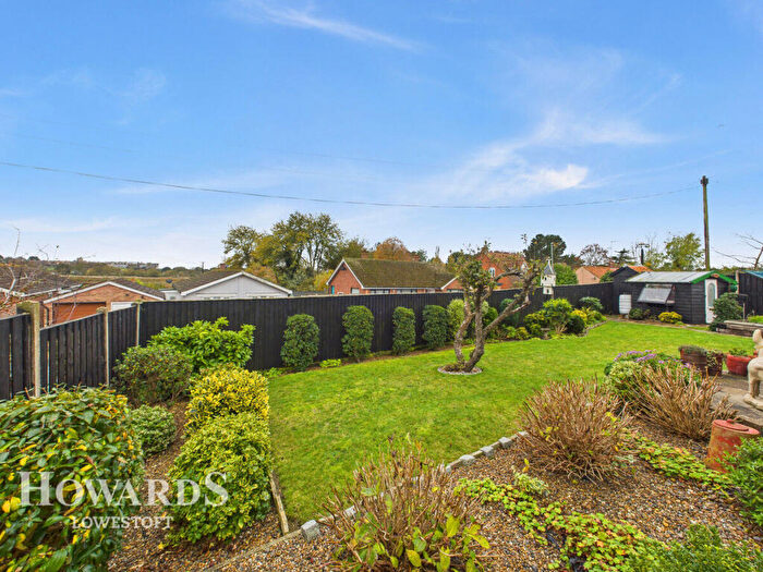 3 Bedroom Detached House For Sale In Hill Road, Reydon, IP18