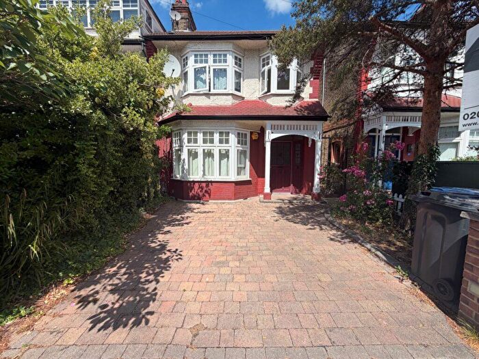 4 Bedroom End Of Terrace House To Rent In Hamilton Crescent, Palmer Green, N13