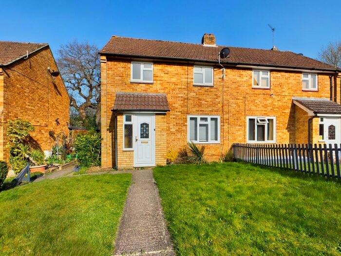 2 Bedroom Semi-Detached House To Rent In Scotney Road, Oakridge, RG21