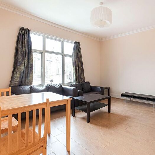 3 Bedroom Flat To Rent In Whittington Road, London, N22