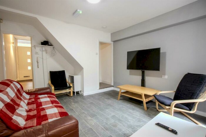 6 Bedroom House To Rent In Teignmouth Road, Birmingham, B29