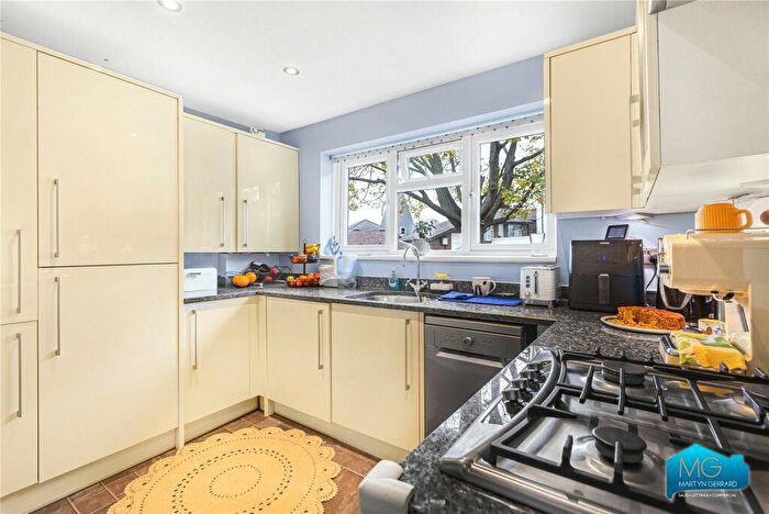2 Bedroom Maisonette To Rent In Pulham Avenue, East Finchley, London, N2