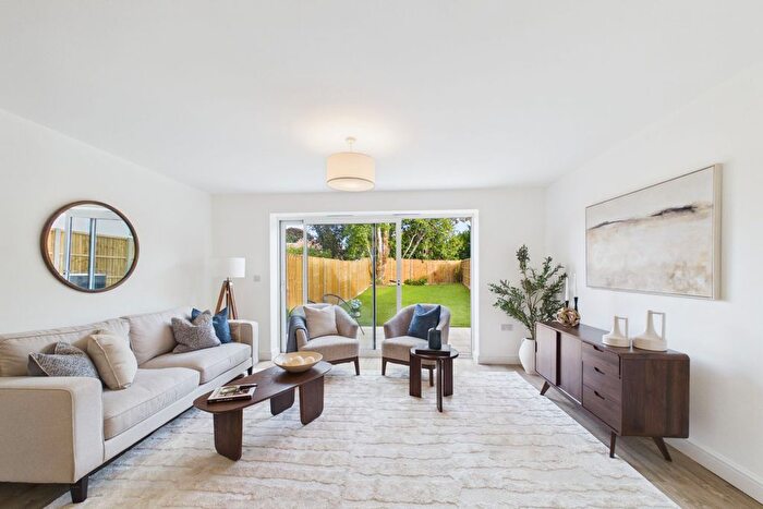3 Bedroom Semi-Detached House For Sale In Woodmansterne Lane, Wallington, SM6