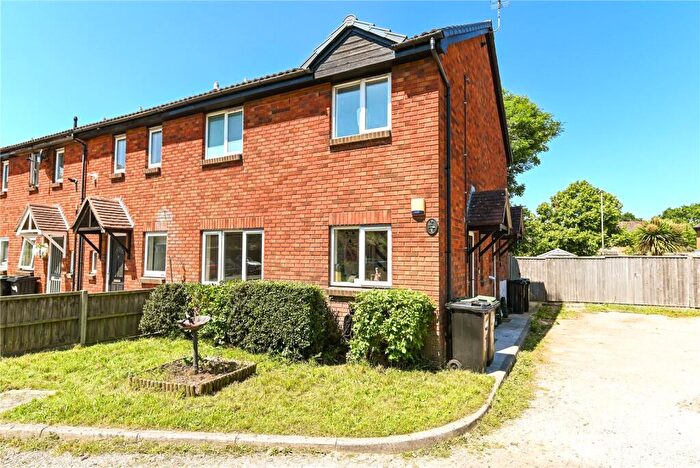 1 Bedroom End Of Terrace House For Sale In Beaulieu Close, New Milton, Hampshire, BH25