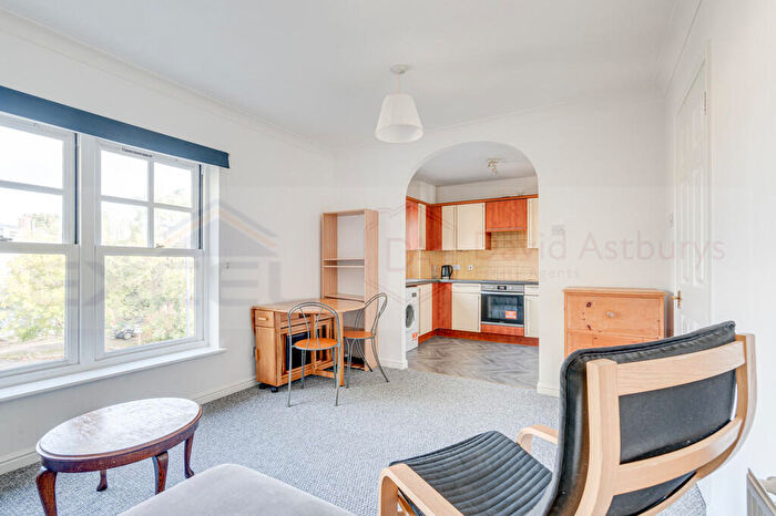 2 Bedroom Apartment To Rent In Brooklands Court, Cavendish Road, Kilburn, NW6