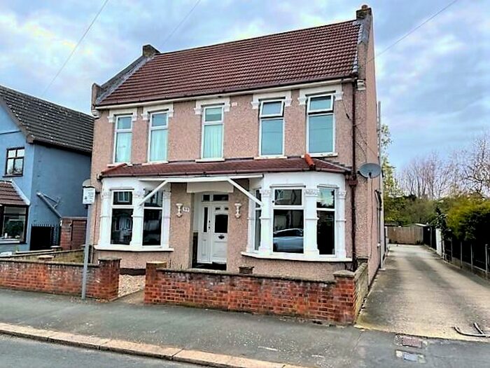 1 Bedroom Flat To Rent In Clydesdale Road, RM11