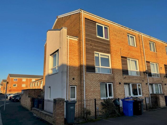 4 Bedroom End Of Terrace House To Rent In Torquay Close, Grove Village, Manchester, M13