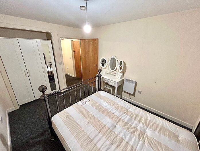 2 Bedroom Flat To Rent In Chamberlain Close, Ilford, IG1