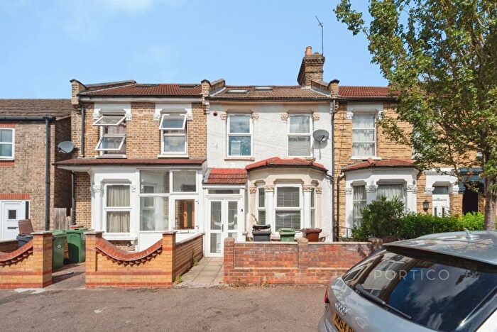 4 Bedroom Terraced House To Rent In Dunedin Road, E10
