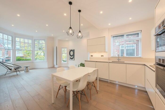 2 Bedroom Flat To Rent In Princes Avenue Muswell Hill, N10