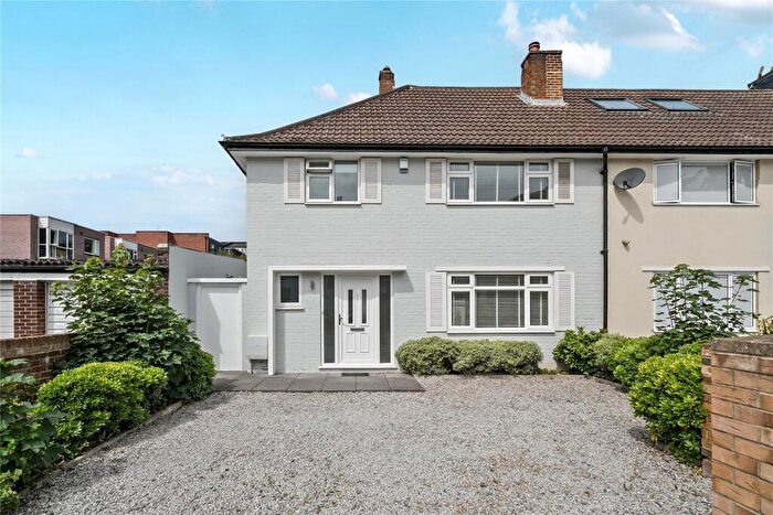 3 Bedroom Semi Detached House For Sale In Freelands Road, Bromley, BR1