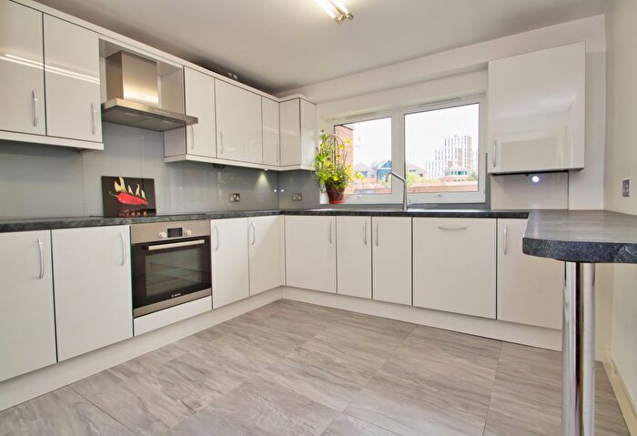 2 Bedroom Flat To Rent In Appin Court, Roxborough Park, Harrow, HA1
