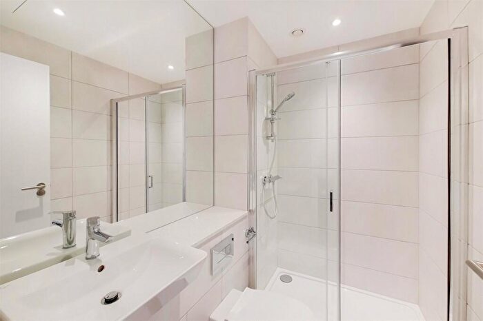 2 Bedroom Apartment To Rent In Green Street, London, NW10