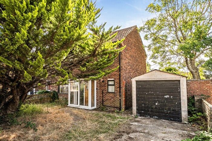 3 Bedroom End Of Terrace House For Sale In Kempton Avenue, Northolt, UB5