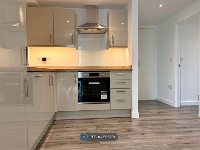 1 Bedroom Flat To Rent In Truro Hill, Penryn, TR10