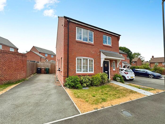 3 Bedroom Detached House For Sale In Crampton Close, Midway, DE11