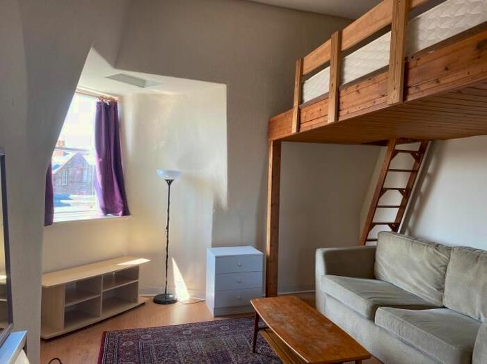 Studio To Rent In Buccleuch Street, Edinburgh, EH8