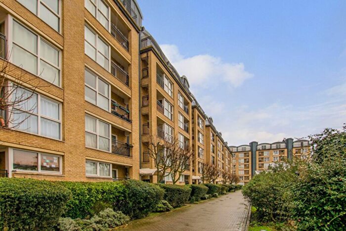 2 Bedroom Flat For Sale In Rotherhithe Street, Rotherhithe, London, SE16