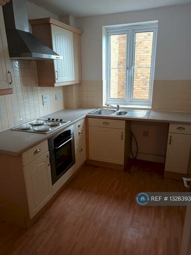 2 Bedroom Flat To Rent In Holden Close, Braintree, CM7