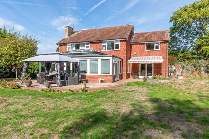 4 Bedroom Detached House For Sale In Old Barn Close, Emmer Green, RG4