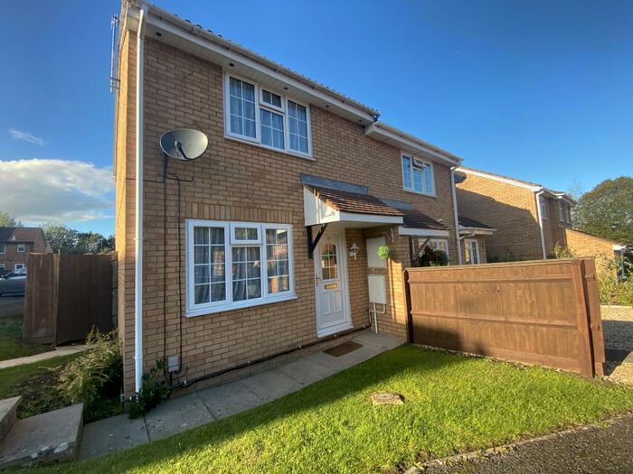 2 Bedroom House To Rent In Woodhall Park, SN2