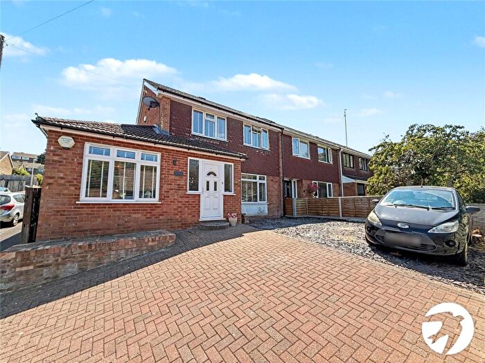 4 Bedroom End Of Terrace House For Sale In Brendon Avenue, Walderslade, ME5