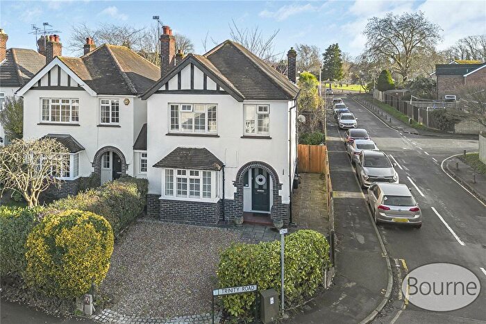 3 Bedroom Detached House For Sale In Chobham Road, Knaphill, Woking, Surrey, GU21