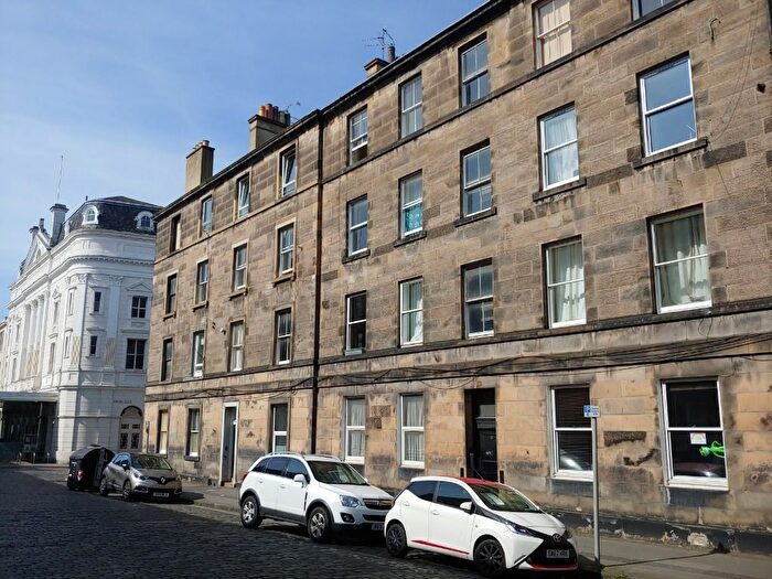 4 Bedroom Flat To Rent In Grindlay Street, Edinburgh, EH3