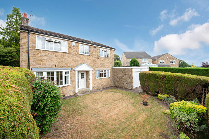 4 Bedroom Detached House For Sale In Oakwood Drive, Bingley, West Yorkshire, BD16