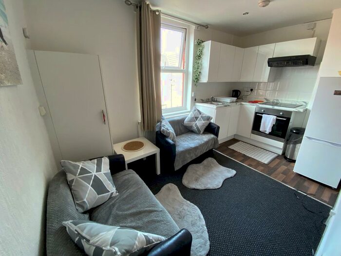 1 Bedroom Apartment To Rent In Alderson Road ***Available With Zero Deposit***, L15