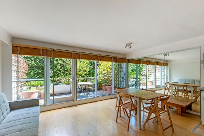 2 Bedroom Flat For Sale In Hanover Steps, St. Georges Fields, London, W2