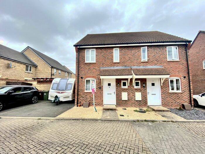 2 Bedroom House To Rent In Maple Road, Didcot, OX11