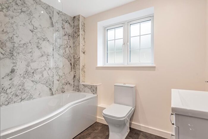 5 Bedroom Detached House To Rent In Henley On Thames, Oxfordshire, RG9