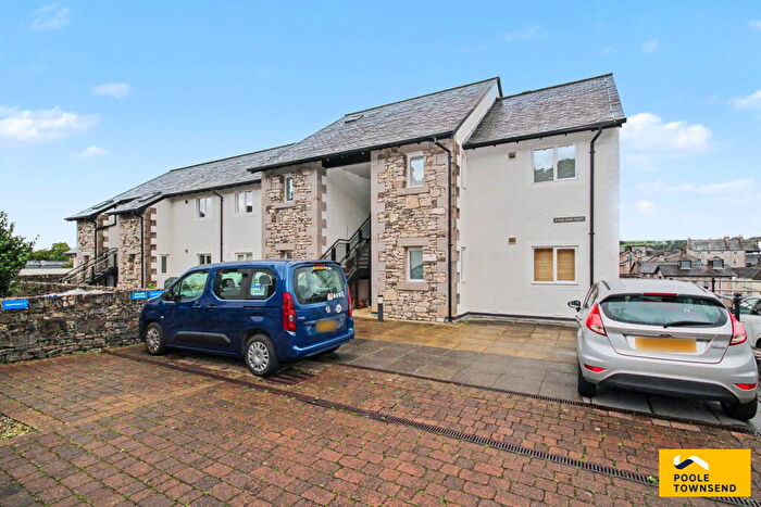 2 Bedroom Flat For Sale In Kings Arms Croft, Kendal, LA9