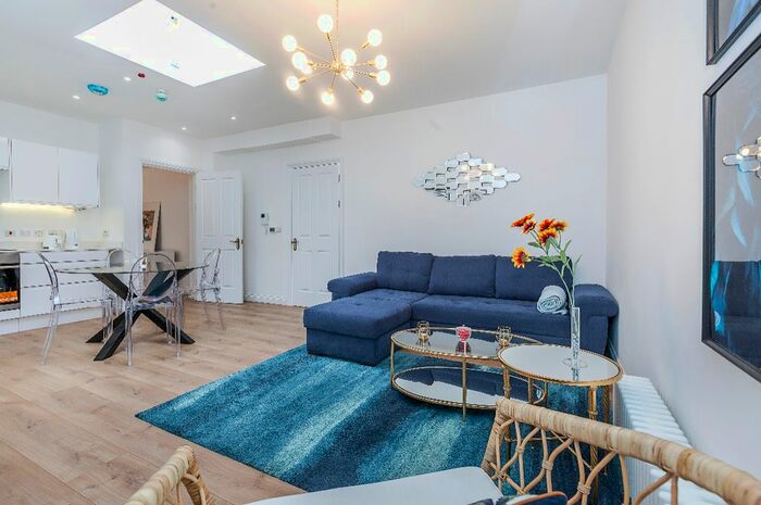 2 Bedroom Flat To Rent In Phoenix Road, Kings Cross, London, NW1