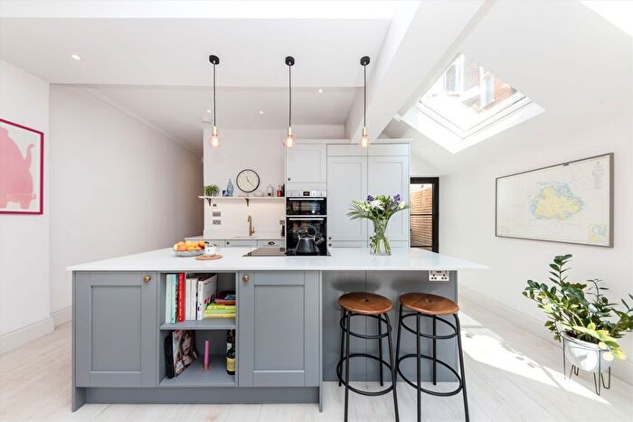 2 Bedroom Flat For Sale In Parfrey Street, Hammersmith, W6