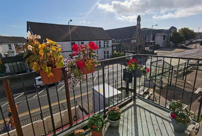 2 Bedroom Flat To Rent In St Helens Road, Sandfields, Swansea, SA1