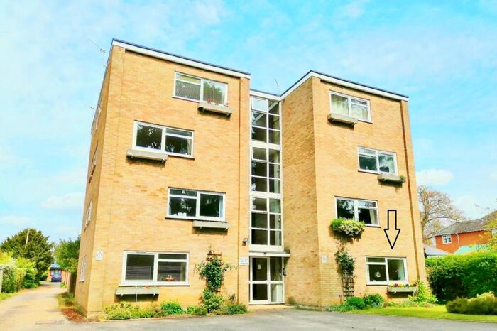 2 Bedroom Flat To Rent In Salisbury, SP1