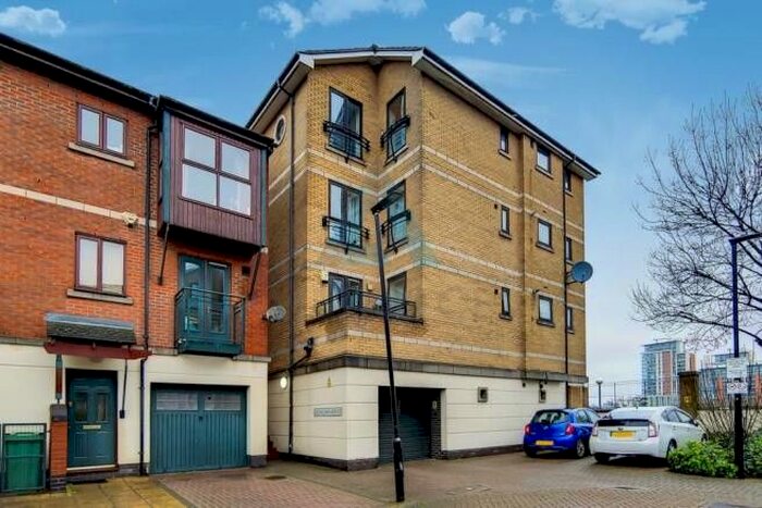 2 Bedroom Flat To Rent In Georgian House, Capulet Mews, London, E16