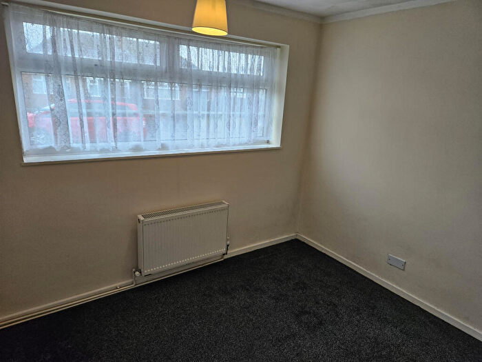2 Bedroom Bungalow To Rent In Ripley Road, LU4