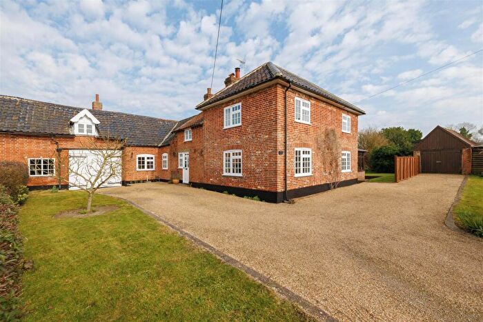 4 Bedroom Link Detached House For Sale In London Road, Shadingfield, Beccles, NR34