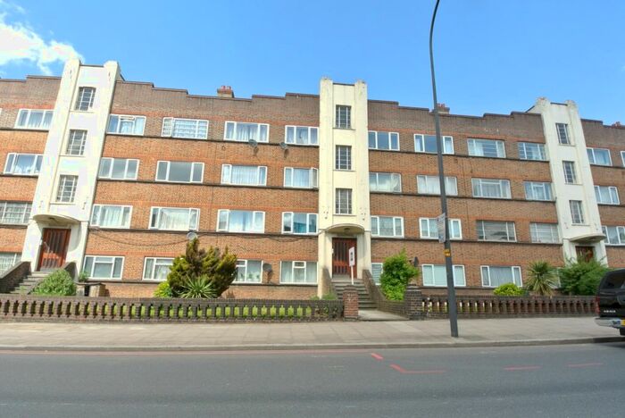 2 Bedroom Flat To Rent In Lee High Road, London, SE13