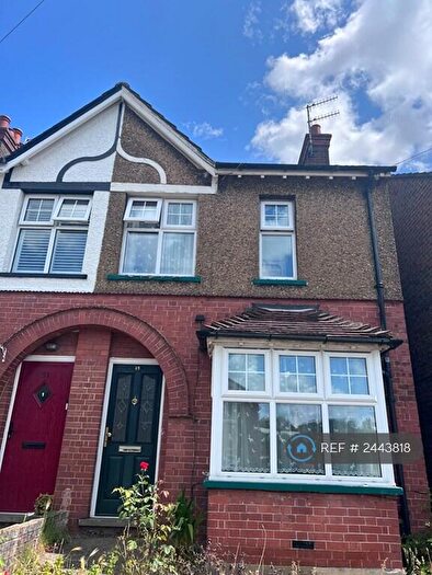 3 Bedroom End Of Terrace House To Rent In Brockhurst Road, Chesham, HP5