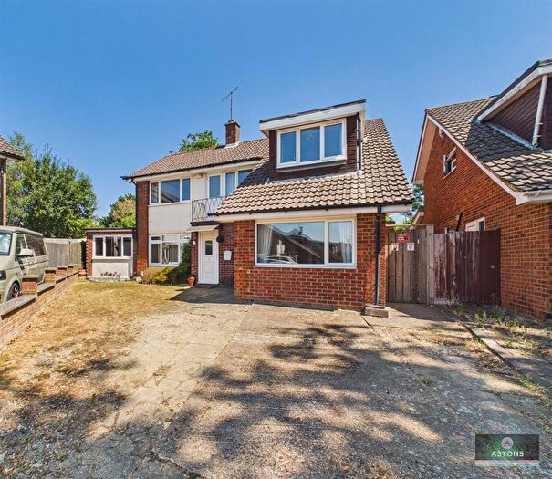 4 Bedroom Detached House For Sale In Harewood Close, Crawley, RH10