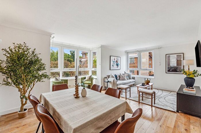 2 Bedroom Flat For Sale In Chelsea Towers, Chelsea Manor Gardens, SW3